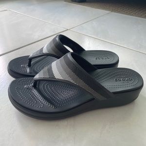 Crocs Monterey Striped Wedge Flip Flop, Size 7
